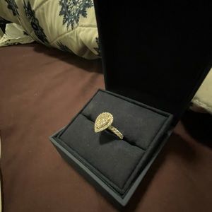 Engagement ring pear-shape ring 14k white gold